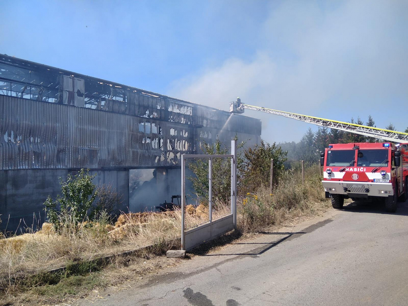 Požár velkoobjemového seníku v Oldřichovicích na Zlínsku